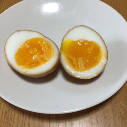味付け卵用に作りました♪白身はしっかり、黄身はとろ〜り^o^こういう半熟卵を作りたかったんです(*^^*)☆レシピありがとうございます♡